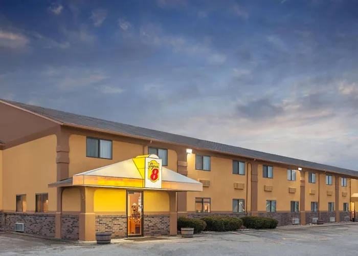 Super 8 By Wyndham Muscatine Hotel