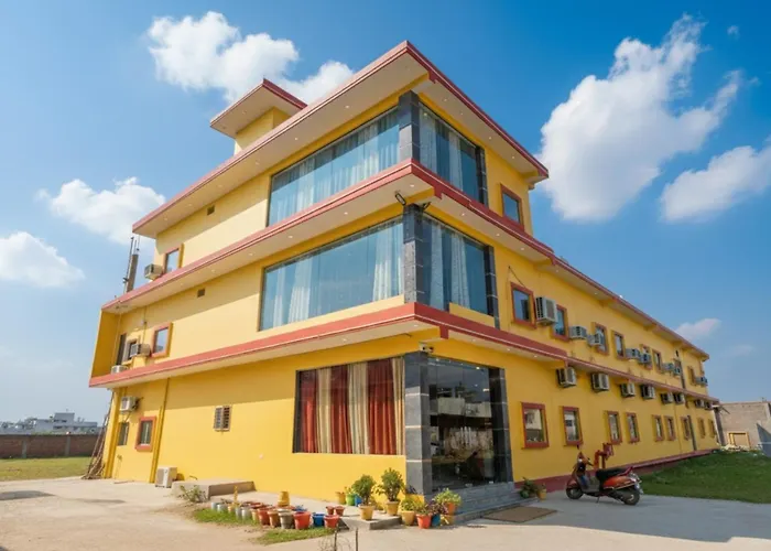 Fabhotel Shree Venkatesh Nileyam - 300M From Ram Janam Bhumi Ayodhya