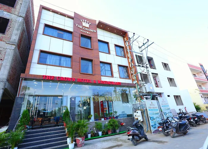 The Crown Hotel Agra Near Taj Mahal & Restaurant