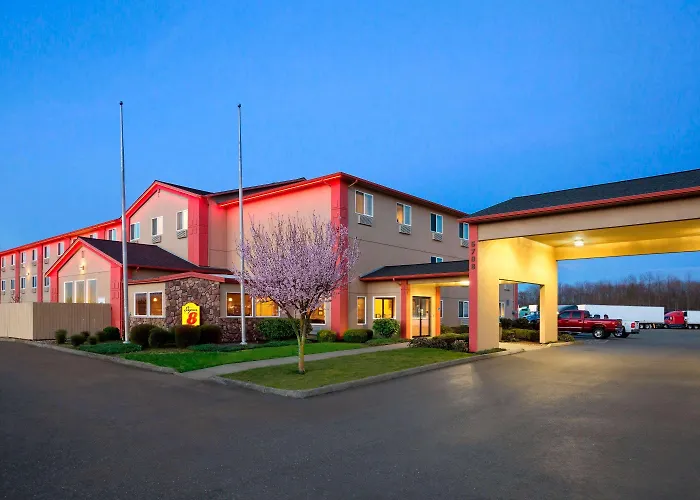 Super 8 By Wyndham Bellingham Airport/Ferndale Hotel