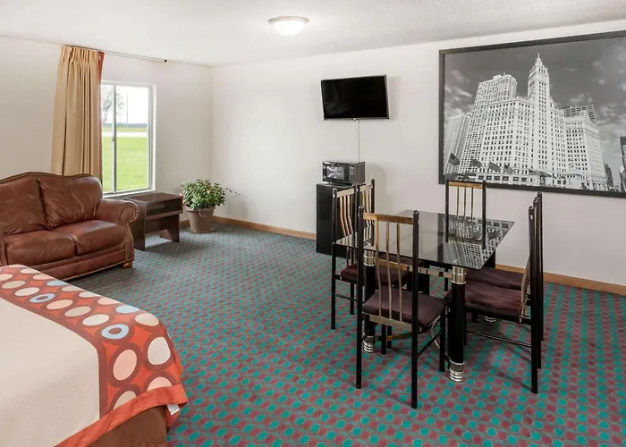 Super 8 By Wyndham Pekin/Peoria Area Hotel
