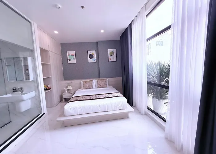 The Luxury Hotel TP. Hồ Chí Minh