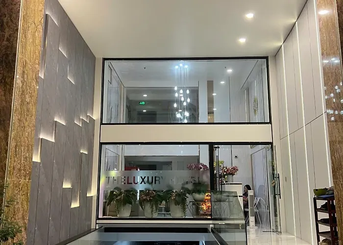 The Luxury Hotel TP. Hồ Chí Minh