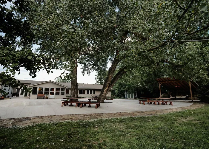 Sonlit Retreats Hotel Omaha