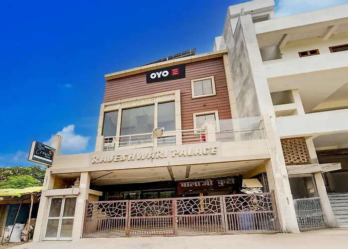 Hotel O Crown Palace Kanpur