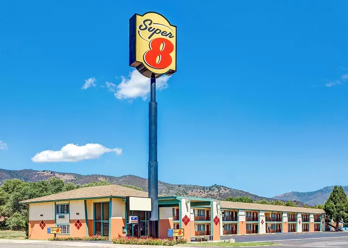 Super 8 By Wyndham Yreka Hotel