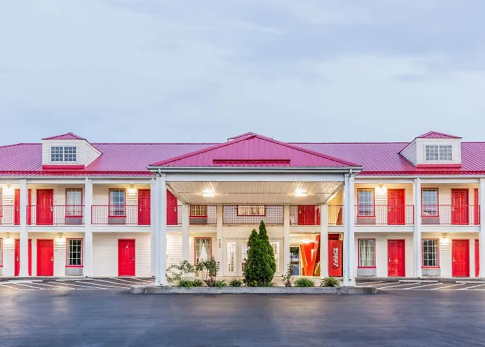 Super 8 By Wyndham Clinton Hotel