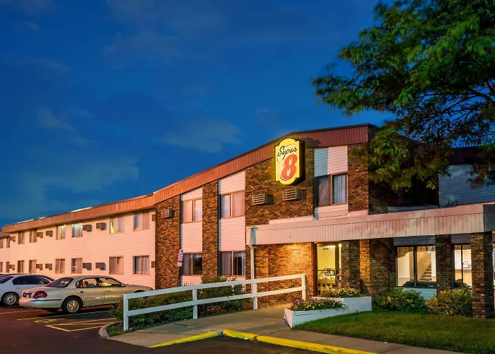 Super 8 By Wyndham Brooklyn Center/Mpls Hotel