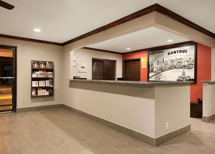 Super 8 By Wyndham Rantoul Hotel