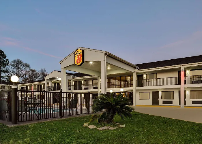 Super 8 By Wyndham Ocean Springs Biloxi Hotel