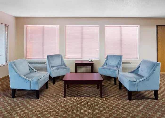Super 8 By Wyndham Rochelle Hotel
