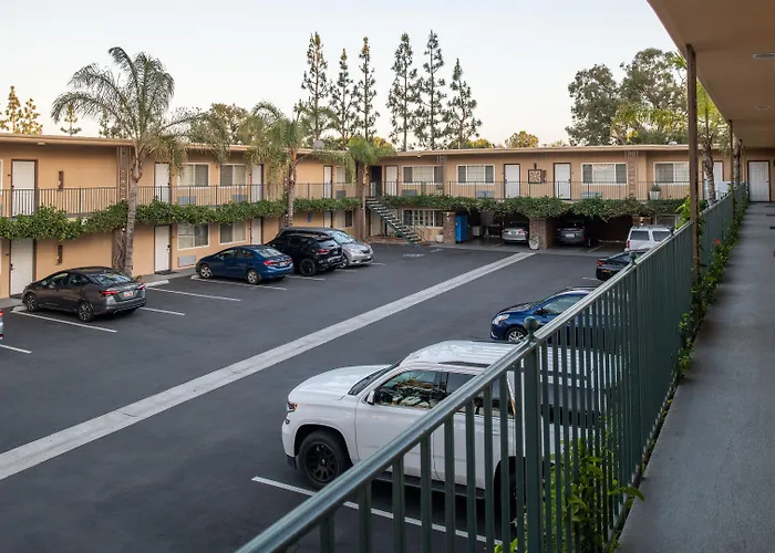 Anaheim Islander Inn And Suites Near Park And Convention Center