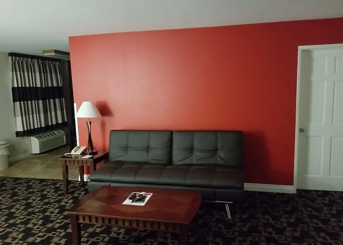Ramada By Wyndham Oceanside Hotel