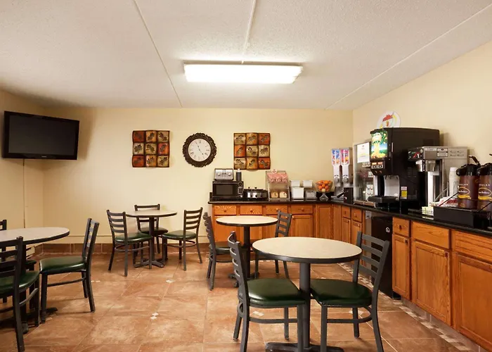 Super 8 By Wyndham West Fargo Main Ave Nd Motel