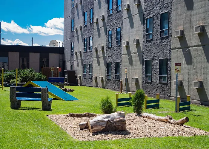 Travelodge By Wyndham Edmonton West