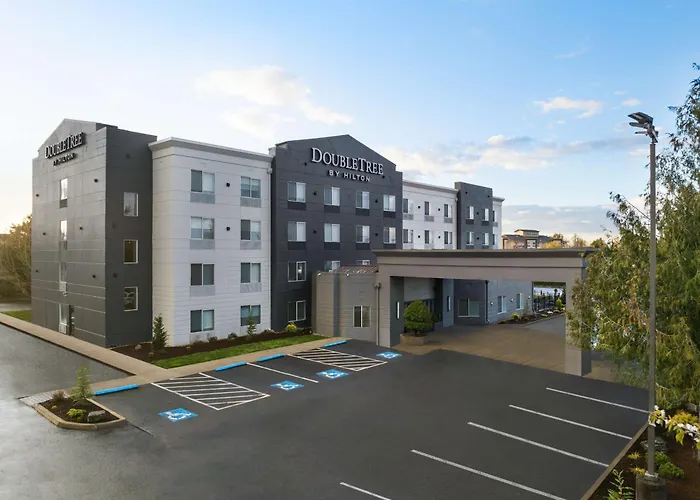 Doubletree By Hilton North Salem Hotel