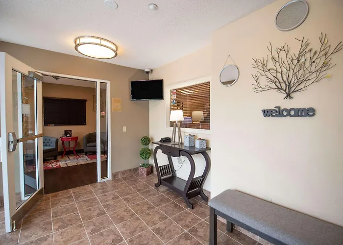 Sonesta Simply Suites Naperville Warrenville