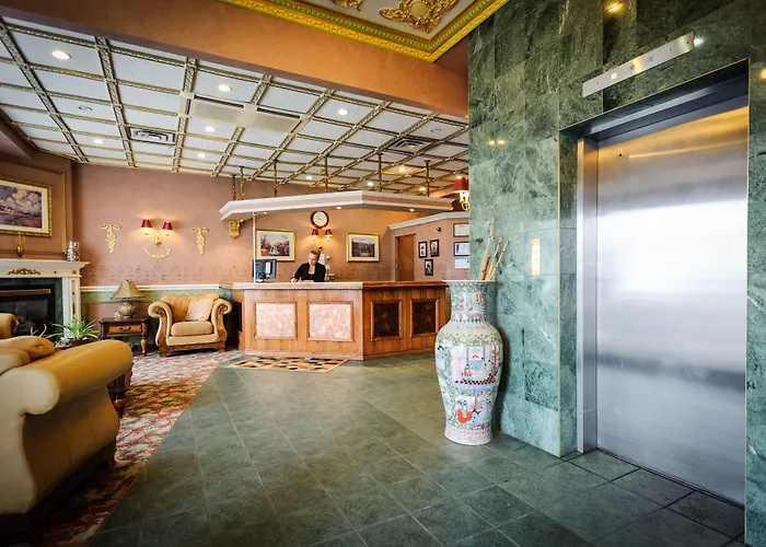 Peterborough Inn & Suites Hotel