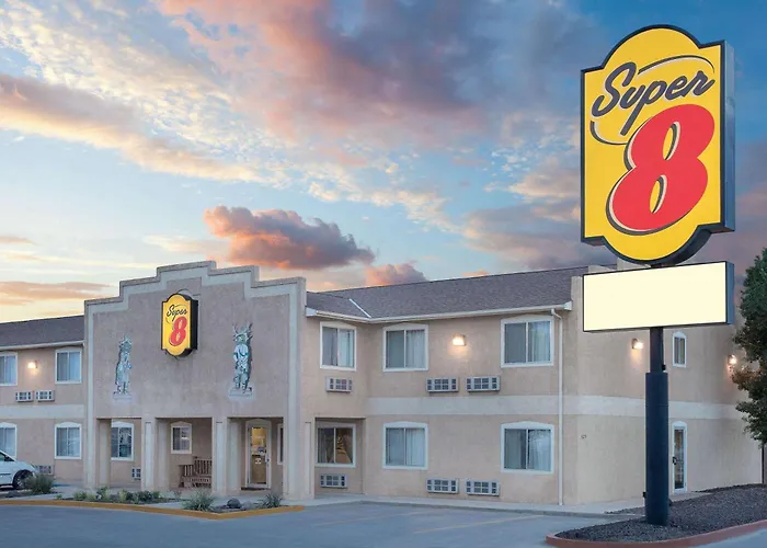 Super 8 By Wyndham Bloomfield Hotel