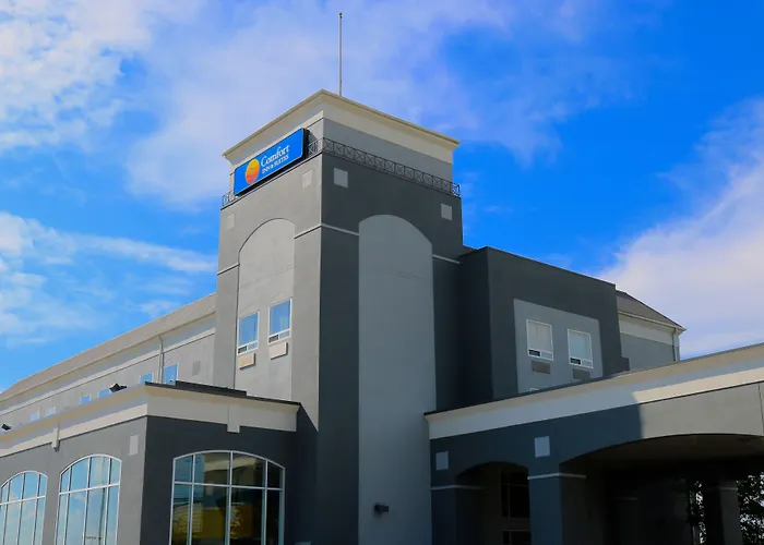 Comfort Inn & Suites Airport South YYC