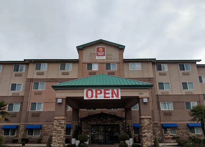 Clarion Pointe Medford Hotel