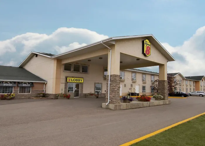 Super 8 By Wyndham Dawson Creek Hotel