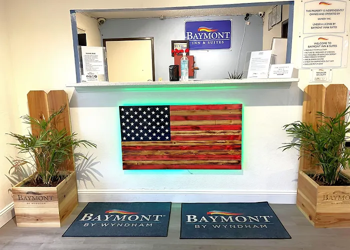 Baymont By Wyndham Hutchinson Hotel
