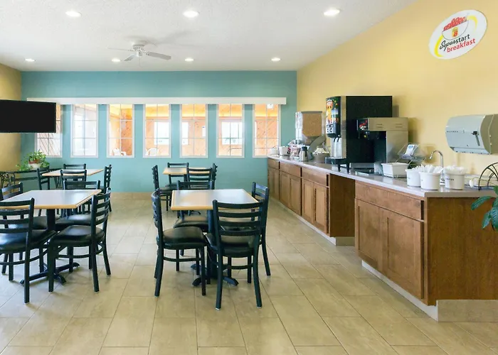 Super 8 By Wyndham Clarinda Motel