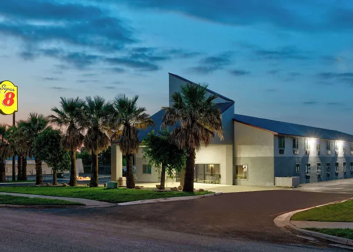 Super 8 By Wyndham New Braunfels I-35 Hotel