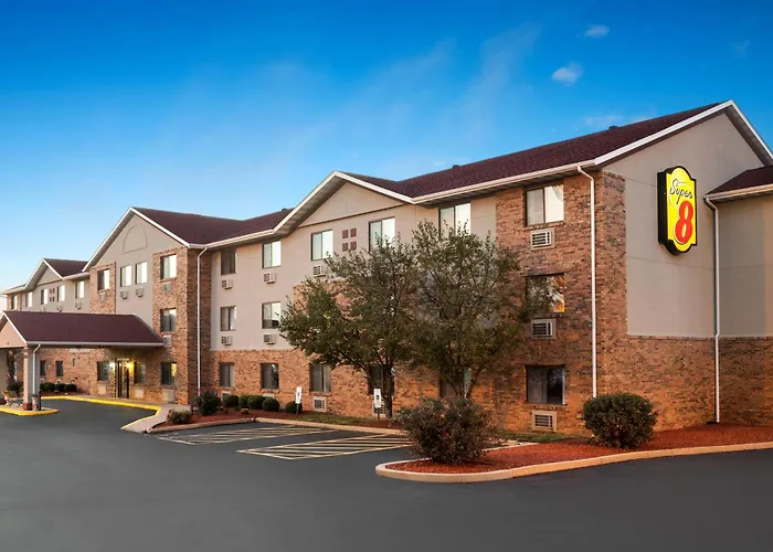 Super 8 By Wyndham Fairview Heights-St. Louis Motel