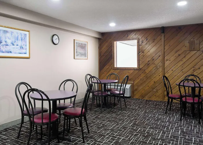 Super 8 By Wyndham Dyersville