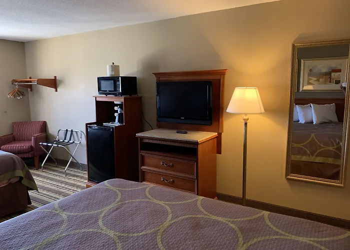 Super 8 By Wyndham Tilton/Lake Winnipesaukee