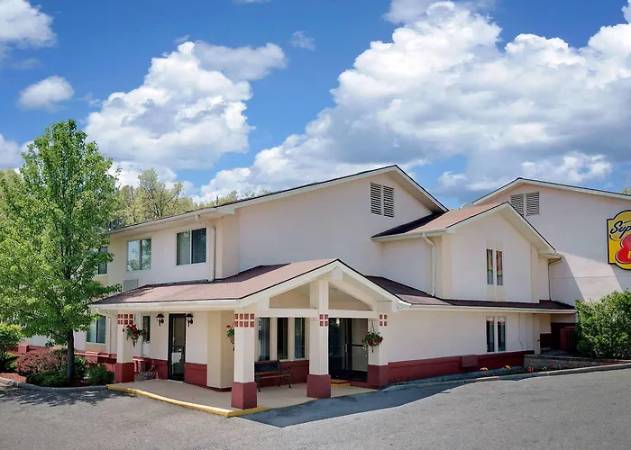 Super 8 By Wyndham Newburgh/West Point Stewart Intl Airport Motel