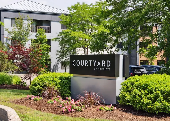 Courtyard Burlington Williston Hotel
