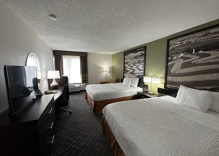 Super 8 By Wyndham Madison South Motel