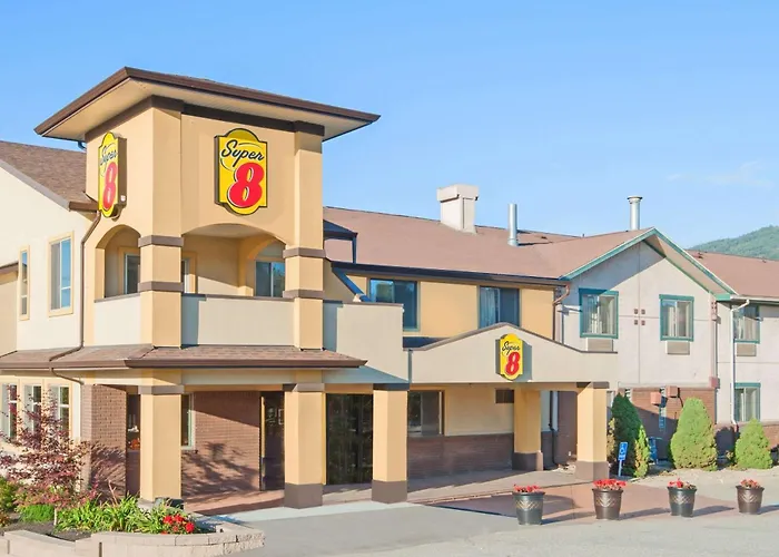 Super 8 By Wyndham Salmon Arm Hotel