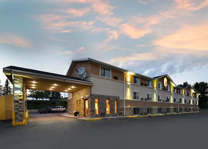 Super 8 By Wyndham Minot Airport Hotel