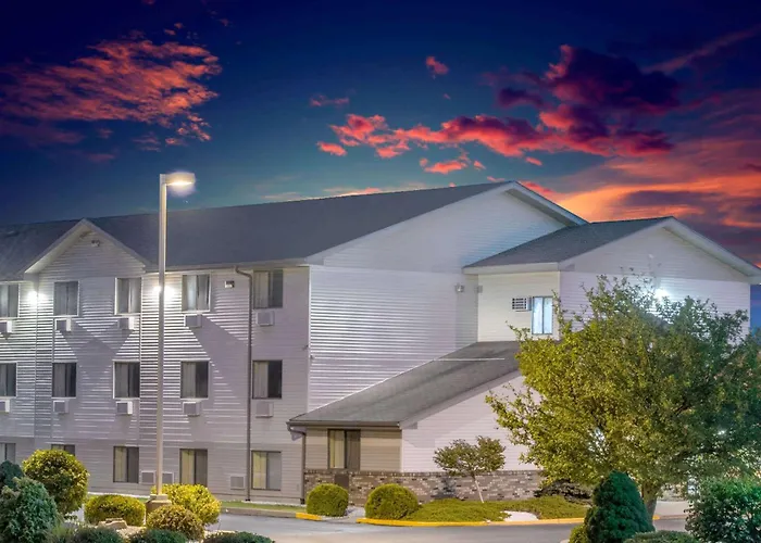 Super 8 By Wyndham Altoona Hotel