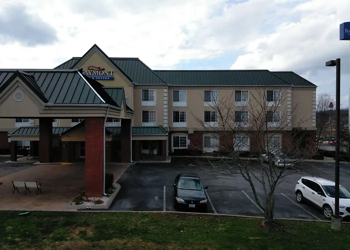 Baymont By Wyndham Clinton Hotel