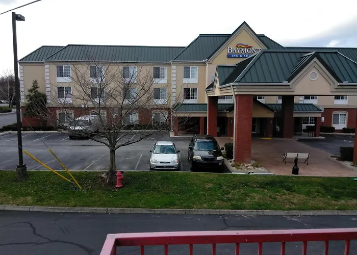Baymont By Wyndham Clinton Hotel