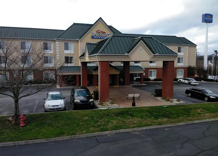 Baymont By Wyndham Clinton Hotel