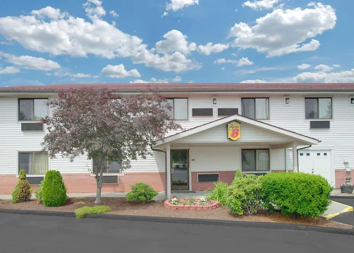 Super 8 By Wyndham Augusta Hotel