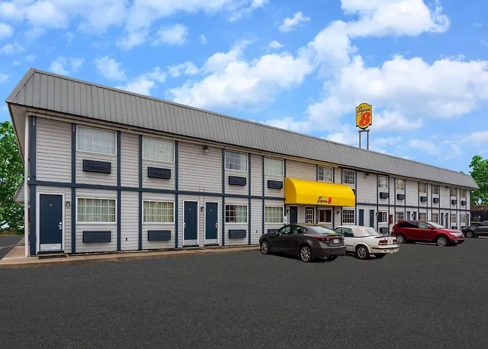 Super 8 By Wyndham Wooster Hotel