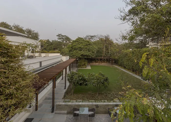Hotel The Manor - New Delhi