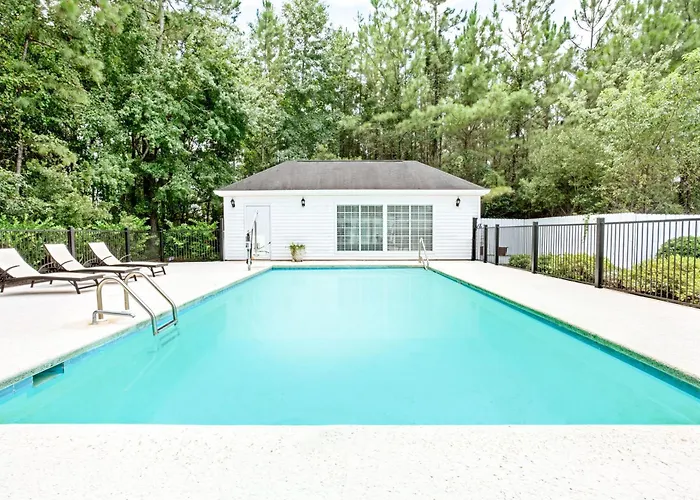 Baymont By Wyndham Kingsland Hotel