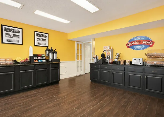 Baymont By Wyndham Kingsland Hotel