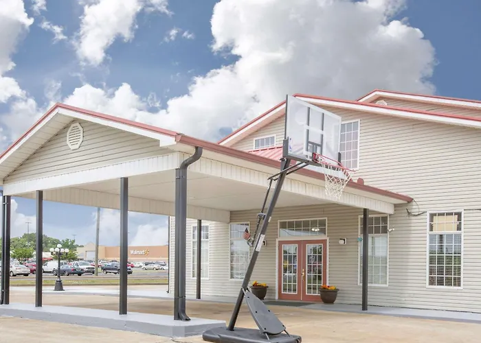 Super 8 By Wyndham Talladega Al