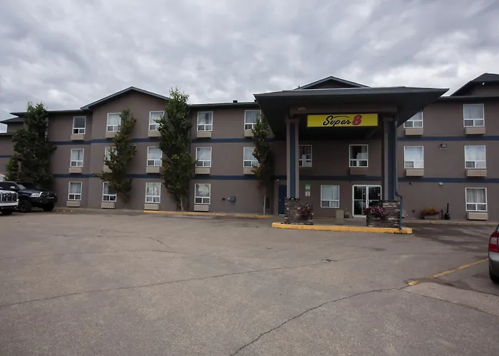 Super 8 By Wyndham Whitecourt Hotel