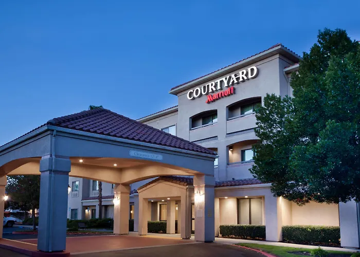 Courtyard By Marriott Palmdale Hotel