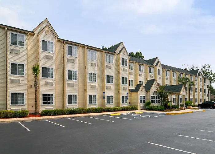 Hometown Inn & Suites Jacksonville Butler Blvd./Southpoint